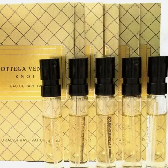 Bottega Veneta Knot Eau Absolue Fragrance
Original sealed package of 12 - Picture 4 of 5